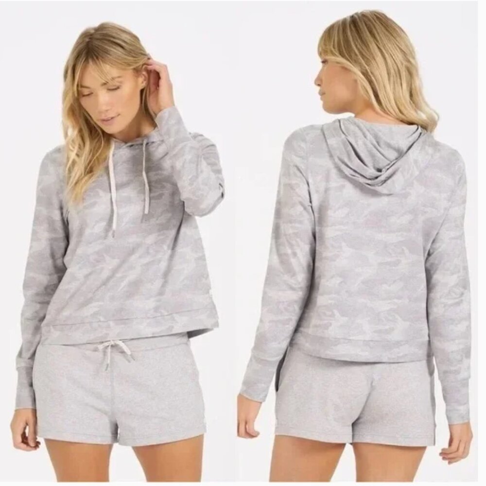 VUORI halo essential hoodie in pale heather camo